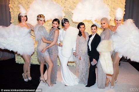 Fame-hungry family: While revealing the dress would have likely been approved of by Kim's mother Kardashian 20s Party, Roaring 20s Party Outfit, Great Gatsby Outfits, Moda Kylie Jenner, Gatsby Party Ideas, Gatsby Outfit, Gatsby Party Outfit, Gatsby Birthday Party, Gatsby Party Dress