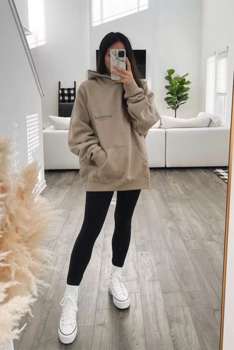 Leggings And A Hoodie Outfit, Leggings And Hoodie Outfit Winter, White Converse Winter Outfit, Hoodies And Leggings Outfit, Tan Sweatshirt Outfit, Outfits Streetwear Mujer, Champion Hoodie Outfit, Essential Hoodie Outfit, Winter Hoodie Outfit