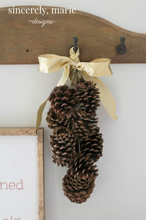 Pine Cone Decor, Thanksgiving Decorations Outdoor, Natural Fall Decor, Pine Cone Christmas Decorations, Cones Diy, Pinecone Crafts Christmas, Pine Cone Christmas Tree, Fall Decor Diy Crafts, Christmas Pine Cones