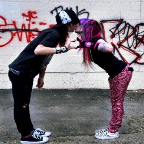 Scene Emo Aesthetic, Emo Couples, Emo People, Emo And Scene, Emo Love, Scene Queen, Emo 2000s, Scene Core, Scene Queens