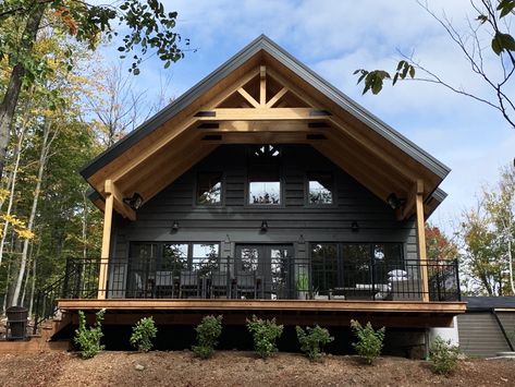 Small Luxury Cabin Homes, Inexpensive Cabins To Build, Modular Chalet Homes, Cabin Extension Ideas, Chalet Barndominium, Farmhouse Cabin Exterior, Black Log Cabin Interior, Black And Wood Cabin, Cost Efficient House Plans