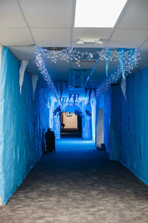 Ice cave hallway at #OperationArctic -- an opportunity to introduce some blue into your white Arctic decor! Arctic Decorations, Operation Arctic Vbs, Arctic Vbs, Modern Baby Shower Games, Christmas Door Decorating Contest, Funny Baby Shower Games, Door Decorating Contest, Wonderland Decorations, Winter Dance