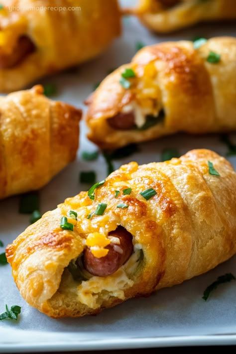 Jalapeño Hot Dog, Jalapeño Pigs In A Blanket, Jalapeno Popper Pigs In A Blanket Recipe, Sweet And Spicy Appetizers, Jalapeno Poppers Pigs In A Blanket, Jalapeno Pigs In A Blanket Recipe, Jalapeño Popper Pigs In A Blanket, Cocktail Bread Appetizers, Popper Pigs In A Blanket