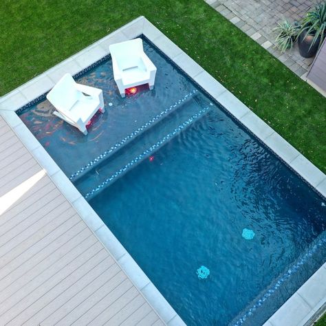 Pool For Small Yard, Pool House Backyard, Backyard Swimming Pool Ideas, Pool Designs Backyard, Mini Pool Ideas, Pool Landscaping Backyard, Swimming Pool Natural, House Backyard Pool, Swimming Pool Decor