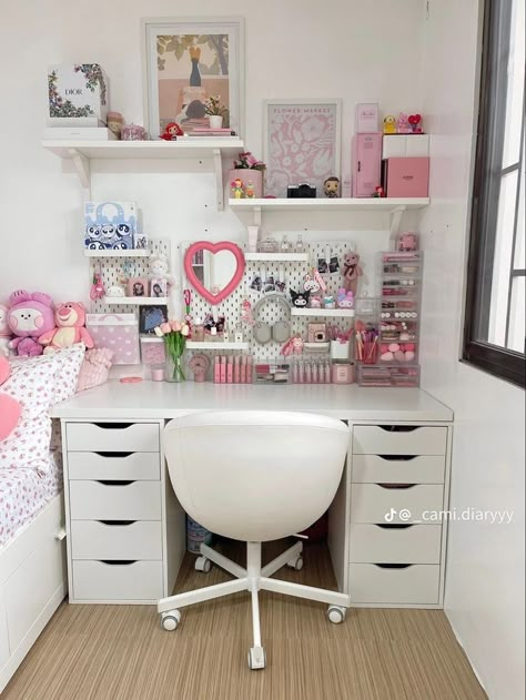 Zimmer Diy, Pink Room Decor, Desk Inspo, Pinterest Room Decor, Preppy Room Decor, Room Redesign, Study Room Decor, Girly Room, Preppy Room