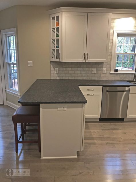 Short Peninsula Kitchen, Kitchen Small Peninsula, Usa Kitchen Design, Kitchen With Peninsula Island, Small L Shaped Kitchen With Peninsula, Kitchen Peninsula Backsplash, Small Kitchen Remodel With Peninsula, Manufactured Kitchen Remodel, Range In Peninsula Kitchen