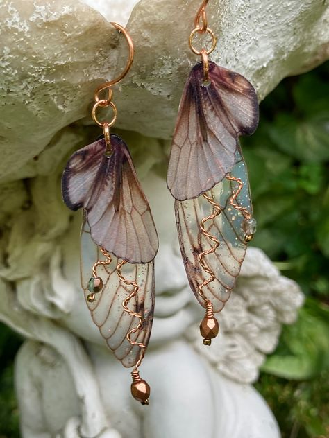 Woodland Fairy Grunge Earrings Cottage Fairy Wing Earrings - Etsy 日本 Green Fairy Wings, Fairy Wing Earrings, Grunge Earrings, Fantasy Pendant, Grunge Jewelry, Butterfly Wing Earrings, Cottage Fairy, Fairy Jewelry, Fairy Aesthetic