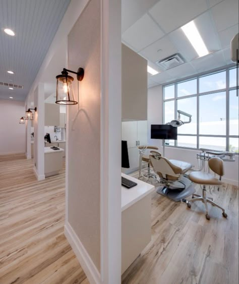 Dentist Office Waiting Room, Modern Dental Operatory, Dental Clinic Board Design, Modern Dentist Office, Orthodontist Office Design, Small Dental Clinic Interior Design, Dentistry Office Design, Dental Operatory Design, Dental Waiting Room