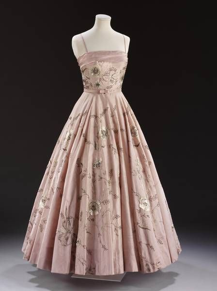 rebeccamcwattie.com, 1955,Embroidered pink silk ballgown with crystal embellishments. Elvis Dress, 1950s Silhouette, Gaun Abad Pertengahan, Fashion 50s, Salwar Kamiz, Fashion 1950s, Vintage Gowns, Vestidos Vintage, Moda Vintage