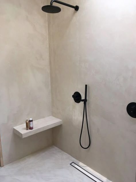 Locker Room Decorations, Concrete Bathroom, Interior Minimalista, Bathroom Inspo, Bathroom Toilets, House Bathroom, Shower Room, Bathroom Renovations, Shower Head