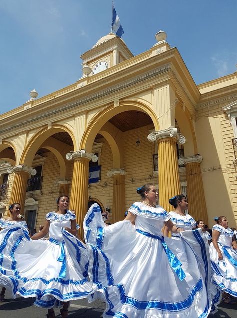 Central American Aesthetic, El Salvador Traditional Clothing, El Salvador Culture Aesthetic, El Salvador Culture Clothes, Central America Aesthetic, El Salvador Clothing, El Salvador Women, El Salvador Wallpaper, Salvadorean Culture