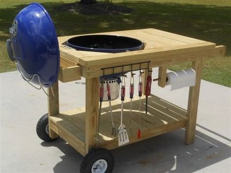 50 Backyard Hacks - Home Stories A to Z Weber Grill Table, Sinks Design, Diy Grill Table, Grill Diy, Table Grill, Weber Grills, Weber Kettle, Design Grill, Grill Cart