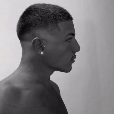 Skin Fade Hairstyle, Very Short Hair Men, Taper Fade Short Hair, Top Haircuts For Men, Young Men Haircuts, Men Fade Haircut Short, Curly Hair Fade, Buzz Cut Hairstyles, Mens Haircuts Short Hair