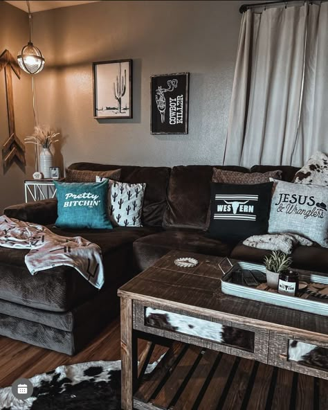 Western Grunge Living Room, Black And Brown House, Dark Farmhouse Living Room, Brown House Decor, Cozy Living Room Colors, Ranch Glam, Grunge Living Room, Farmhouse Boho Bedroom, Western Apartment