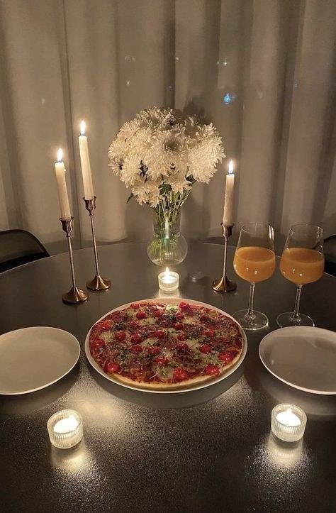 Candle Light Dinner At Home, Romantic Dinner Table Setting, Candle Light Dinner Ideas, Candle Night Dinner, Romantic Home Dates, Romantic Dinner Tables, Romantic Dinner Setting, Romantic Dinner Decoration, Romantic Room Surprise