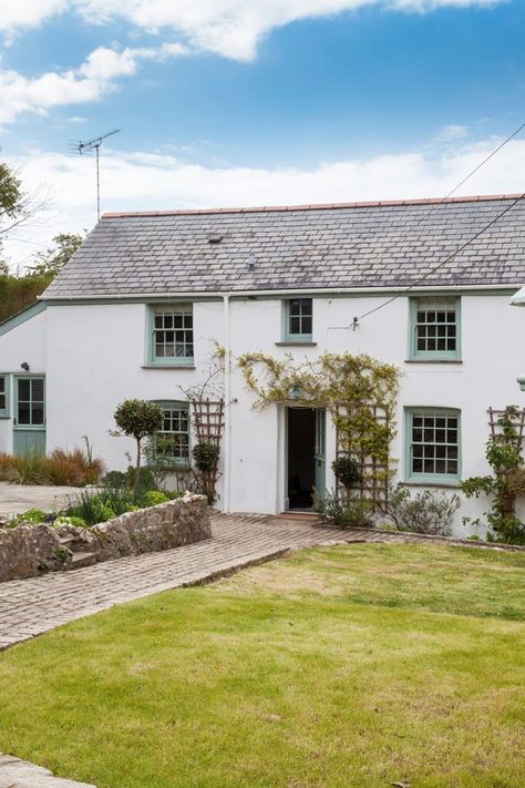 Cornish Cottage Exterior, Country Side House Design, Country House Windows, White English Cottage Exterior, Country Cottage Windows, Cornwall Home, Cornwall Beach House, Cornish Cottage Interior, Cottage Frontage