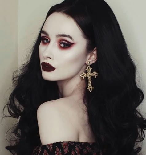 Fantasy Make-up, Red Eye Makeup, Vampire Makeup, Smink Inspiration, Red Makeup, Alternative Makeup, Gothic Makeup, Goth Makeup, Dark Makeup