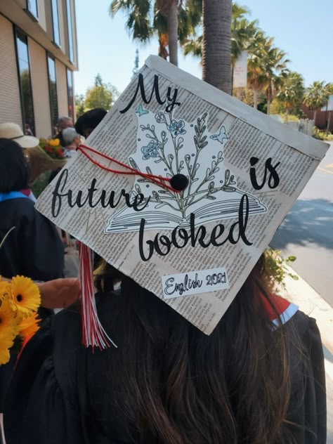 Grad Caps For English Majors, Book Lover Graduation Cap, English Grad Caps, Graduation Cap Associates Degree, English Major Graduation Party Ideas, College Graduation Cap Ideas Accounting, English Major Cap Decoration, Grad Cap Ideas Bookworm, Grad Cap Ideas English Major