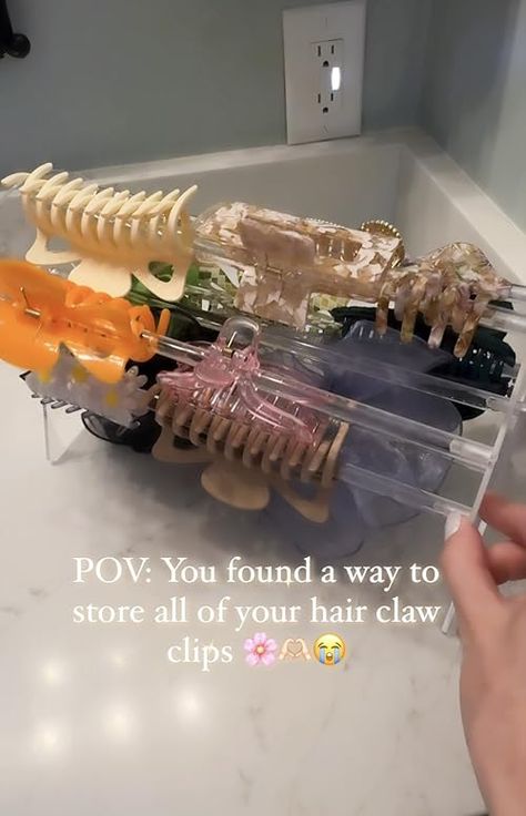 Acrylic organizer for hair clips claw clip storage hacks for home organization! How To Store Claw Clips, Diy Claw Clip Organizer, Claw Clip Storage Ideas, Claw Clip Organization, Claw Clip Storage, Hair Clips Claw, Hacks For Home, Clip Storage, Hair Clip Holder