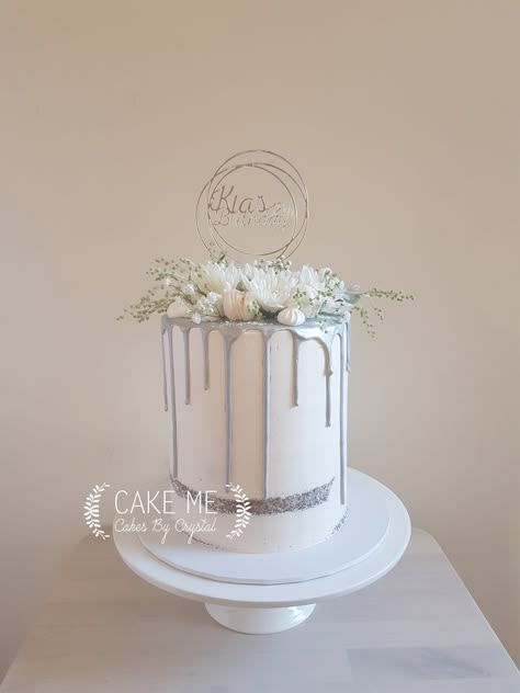 Silver Cakes Anniversary, Silver Cake Ideas, Silver Drip Cake, 25th Anniversary Cake Ideas, White And Silver Cake, Silver Anniversary Cake, Wedding Cake Silver, Silver Wedding Cakes, Silver Birthday Cake