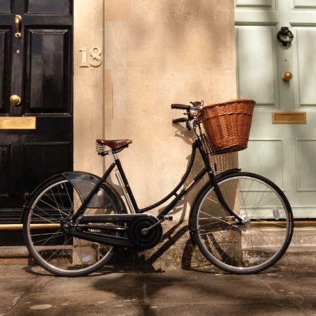 Vintage Bicycle Decor, Tokyo Bike, City Bike Style, Wicker Bicycle Basket, Ladies Bike, Vintage Bicycle Parts, Basket Bike, Bicycle Pictures, Dutch Bike