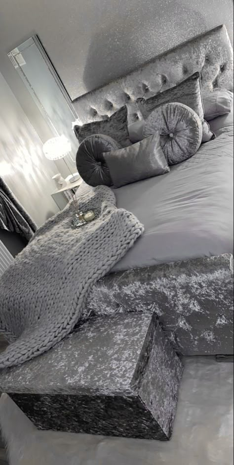 Grey Crushed Velvet Bedroom, Crushed Diamond Bedroom, Chav Bed, Silver Room Aesthetic, Chat Bedroom, Bling Bedroom Ideas, Crushed Velvet Bedroom Ideas, Crushed Velvet Bedroom, Sparkly Bedroom