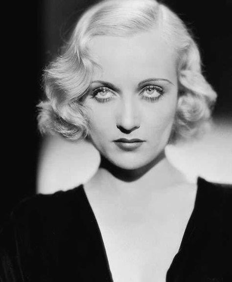 List of Famous Actresses From The 1930s 1930s Actors, Oud Hollywood, Klasik Hollywood, 1930s Hair, Stars D'hollywood, Carole Lombard, Natalie Wood, Ingrid Bergman, Julie Andrews