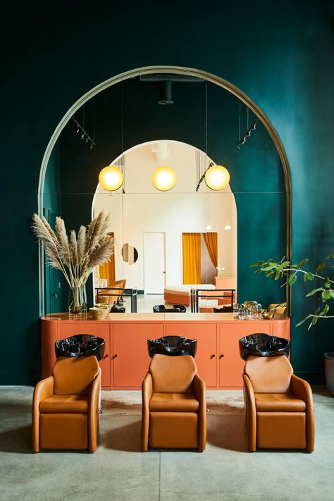 Beauty Salon Art Deco, Art Deco Beauty Salon, Warehouse Salon Design, Art Deco Spa, Beauty Salon Aesthetic, Hair Wash Station, Vision 2023, Hair Salon Design, Hair Salon Interior