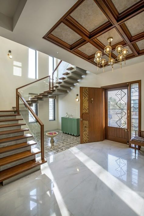 House Hall Design, Staircase Interior, Staircase Interior Design, Design Hall, Staircase Design Modern, Stairs Design Interior, Stairs Design Modern, Indian Home Design, Home Stairs