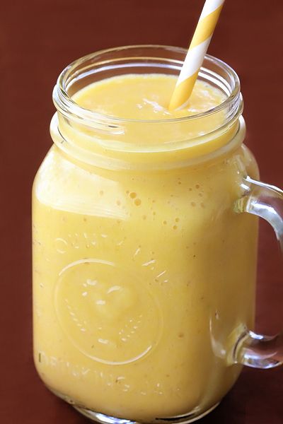 1 1/2 cups diced fresh pineapple - 1 banana - 1/2 cup greek yogurt - 1/2 cup ice - 1/2 cup pineapple juice. This is like Orange Julius on steroids! Acid Reflux Smoothie, Stomach Relief, Blendtec Recipes, Healthy Tricks, Blender Drinks, Gerd Diet, Smoothies Vegan, Resep Smoothie, Ginger Smoothie