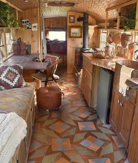 School Bus Tiny House, School Bus House, Tiny House Camper, Old School Bus, Bus Interior, Bus Living, Kombi Home, School Bus Conversion, Bus House