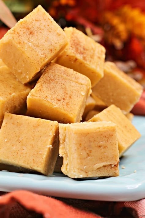 Pumpkin Fudge With Marshmallow Fluff, Pumpkin Fudge 3 Ingredient, Pumpkin Fudge Recipe, Pumpkin Spice Fudge, Pumpkin Pie Fudge, No Bake Sweet Treats, Thanksgiving Sandwich, 2 Ingredient Fudge, Pumpkin Fudge