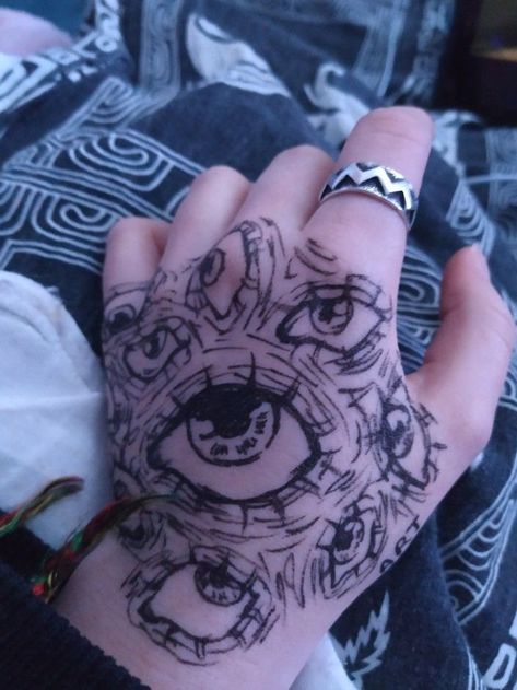 Cool Henna, 16 Tattoo, Haunting Beauty, Pen Tattoo, Sharpie Tattoos, Hand Doodles, Scary Tattoos, The Terror, Doodle Art Designs