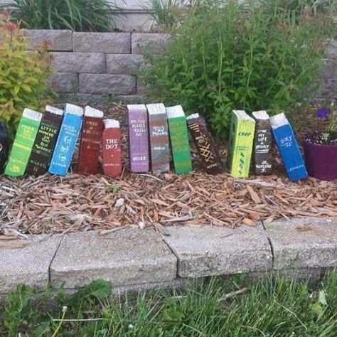 Alice In Wonderland Garden, Brick Crafts, Sensory Garden, School Garden, Painted Brick, Garden Yard Ideas, Diy Garden Projects, Garden Art Sculptures, Garden Art Diy