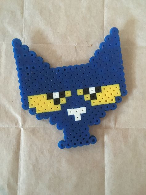 Diy Perler Beads Patterns, Peter Bead Ideas, Pyssla Beads Ideas, Pete The Cat Pixel Art, Perler Beads Without Black, Pete The Cat Perler Beads, Art Perler Beads, Pearl Bead Patterns, Perler Beads Ideas Cat