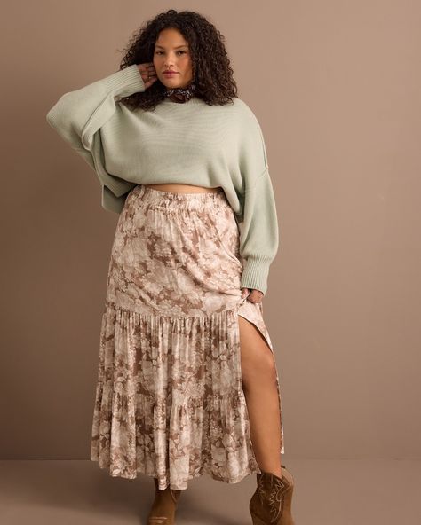 ARULA (@shoparula) • Instagram photos and videos Floral Skirt Outfits Midsize, Midi Skirts Ideas, Midsize Casual Outfit, Layered Skirt Outfit, Plus Size Long Skirt, Maxi Skirt Outfit Fall, White Dress Skirt, Plus Size Long Skirts, Long Hippie Skirts