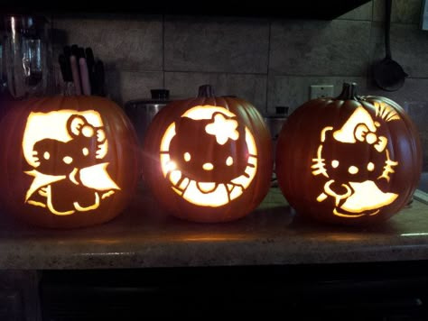 Hello Kitty craft pumpkins Kitty Pumpkin, Hello Kitty Pumpkin, Cute Pumpkin Carving, Carved Pumpkins, Halloween Pumpkin Designs, Carving Pumpkins, Pumpkin Designs, Pumpkin Carvings Stencils, Pumpkin Carvings