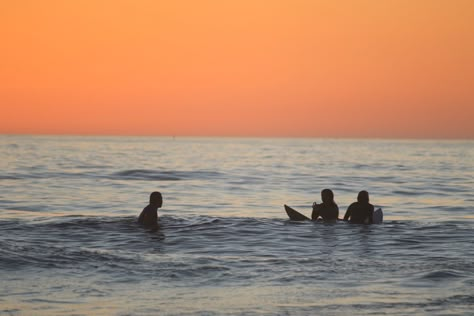 Surf Life Aesthetic, Sunset Ocean Aesthetic, Surfing Friends, Marguerite Duras, Jolie Photo, Summer Feeling, Summer Dream, Beach Bum, Summer 24