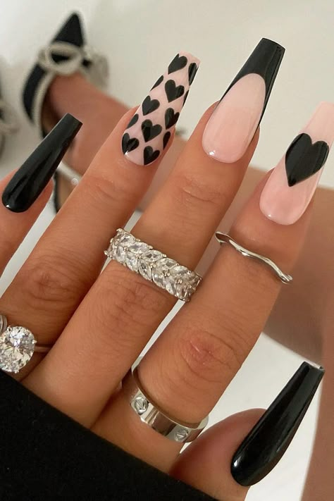 A black valentines set is always a fave 🖤💍 January Acrylic Nail Ideas, Nails Acrylic Black Women, Black Valentines, Nails Acrylic Black, Black Nail Designs, Nail Swag, Coffin Nails Designs, Heart Nails, Fancy Nails