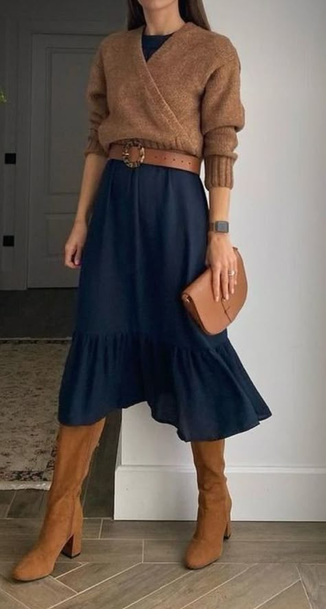 Blue Skirt Outfits, Classy Fashion Style, Fest Outfits, Fashion Trends Winter, Trendy Fall Outfits, Classy Fashion, Thanksgiving Outfit, 가을 패션, Blue Skirt