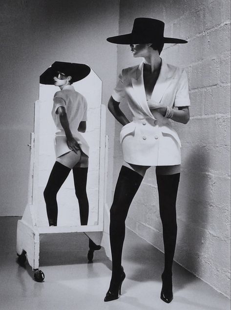 Helmut Newton Women, Guy Bourdin Photography, Vogue Photography, French Vogue, Basic Fashion, High Fashion Photography, Helmut Newton, Glam Photoshoot, French Photographers