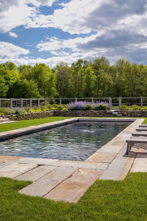 English Garden Pool, Country Pool Ideas, Estate Landscape Design, Country Pool House, Outfit Pool Party, Farm Pool, Country Pool Landscaping, Country Pool, Barn Pool