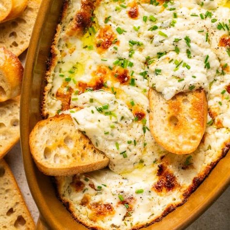 Cheesy Baked Garlic Bread Dip Recipe | Healthy Little Peach Garlic Bread Dip, Bread Dips Recipes, Healthy Dip Recipes, Cream Cheese Recipes Dip, Queso Dip Recipes, Delicious Dips Recipes, Garlic Dip, Handheld Mixer, Bread Dip