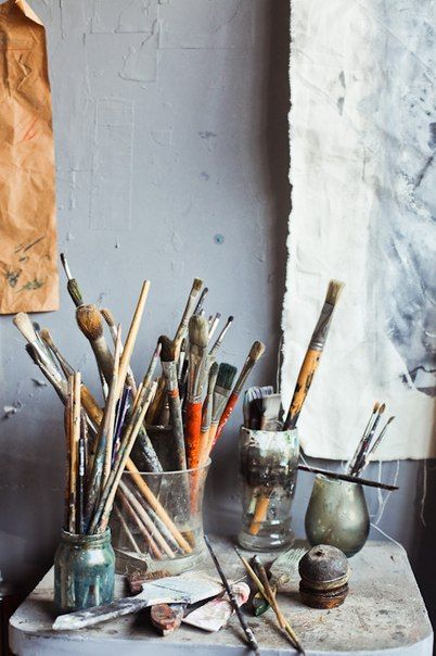 A variety of jars and bottles containing brushes and art supplies Shed Inspiration, Dream Studio, Artist Aesthetic, Cool Ideas, Artist Life, Studio Space, Art Journals, Art Paint, Space Art