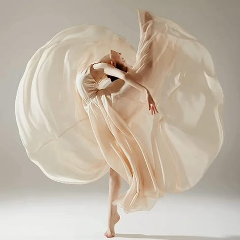 Modern Dance Poses, Modern Dance Dresses, Modern Ballet, Dance Photoshoot, Dance Picture Poses, Dancer Dress, Dance Costumes Lyrical, Dance Photography Poses, Flamenco Dancing