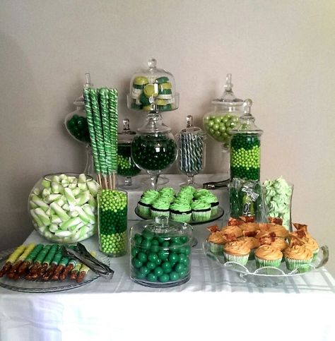 Forest Green Dessert Table, Green Treat Table, Green Candy Buffet, Kids Dessert Table, Frog Baby Showers, Sweets Bar, Wedding Snacks, Dessert Table Birthday, Baby Shower Sweets