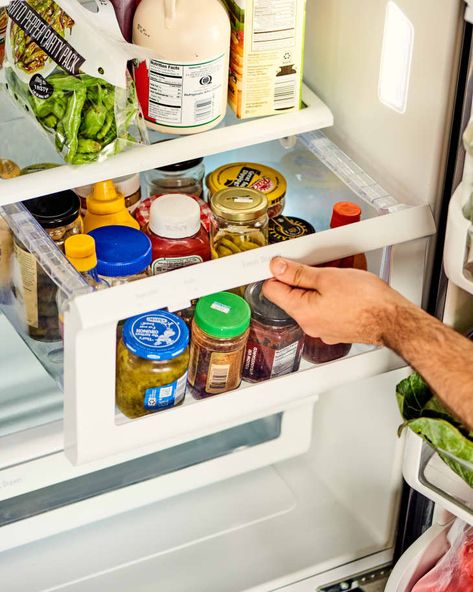 The 5 Best Fridge and Freezer Organizing Lessons We Learned in 2021 | Kitchn Healthy Fridge Organization, Fridge Cleaning Hacks, Fridge Organization Ideas, Fridge Smells, Fridge Drawers, Smart Fridge, Clean Fridge, Freezer Organization, Fridge Shelves