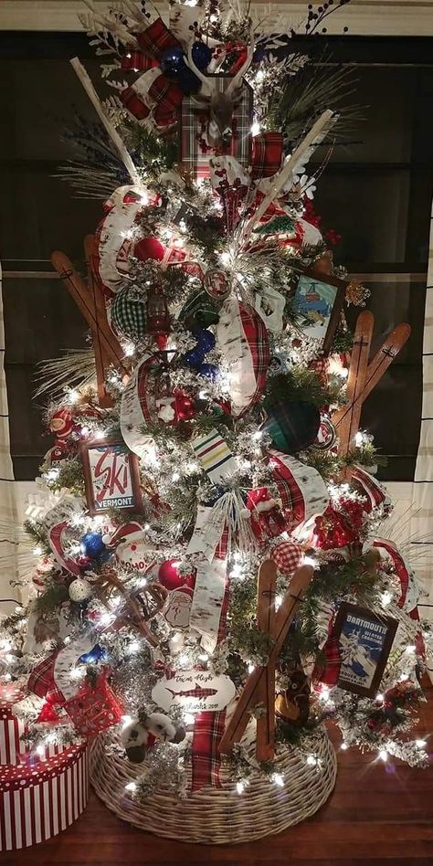 Ski Lodge Christmas Tree, Ski Lodge Christmas Decor, Ski Christmas Decor, Lodge Christmas Tree, Ski Lodge Christmas, Vintage Ski Lodge, Lodge Christmas Decor, Ski Christmas, Lodge Christmas