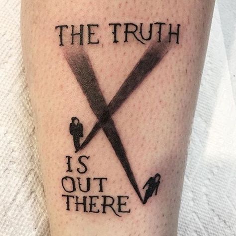 Leg or rib tattoo X Files Tattoo, Traditional Tattoo Inspiration, Tattoo Couple, Ideas For Tattoos, X Tattoo, Omerta Tattoo, Back Of Shoulder Tattoo, I Want To Believe, Tattoo Ideas For Women