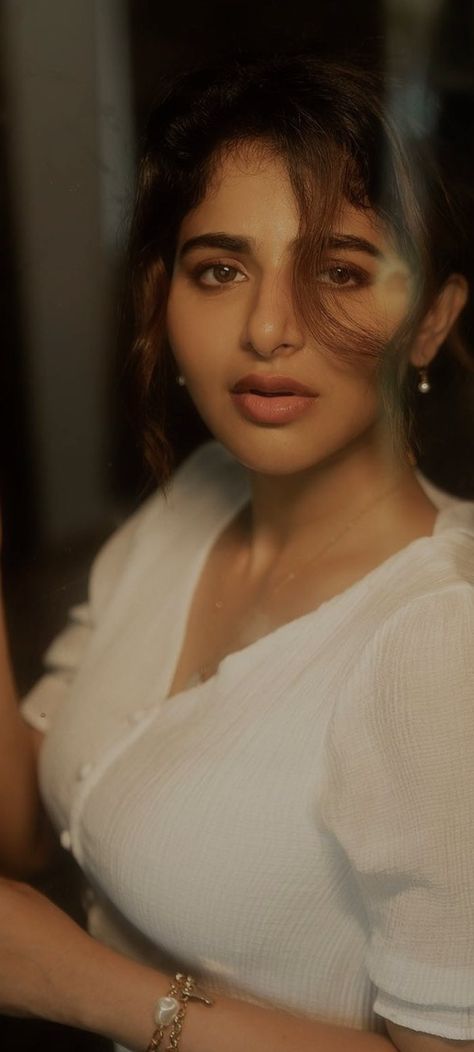 Ishwarya Menon, Iswarya Menon, Actress Without Makeup, Portrait Photography Women, Glamour Beauty, Beauty Face Women, Actress Pics, Indian Actress Hot Pics, Actress Photos